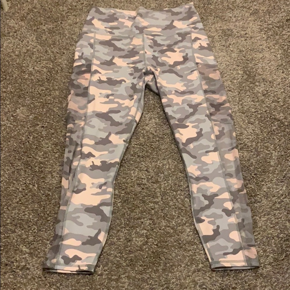 Fabletics Camo Capri Leggings-M
